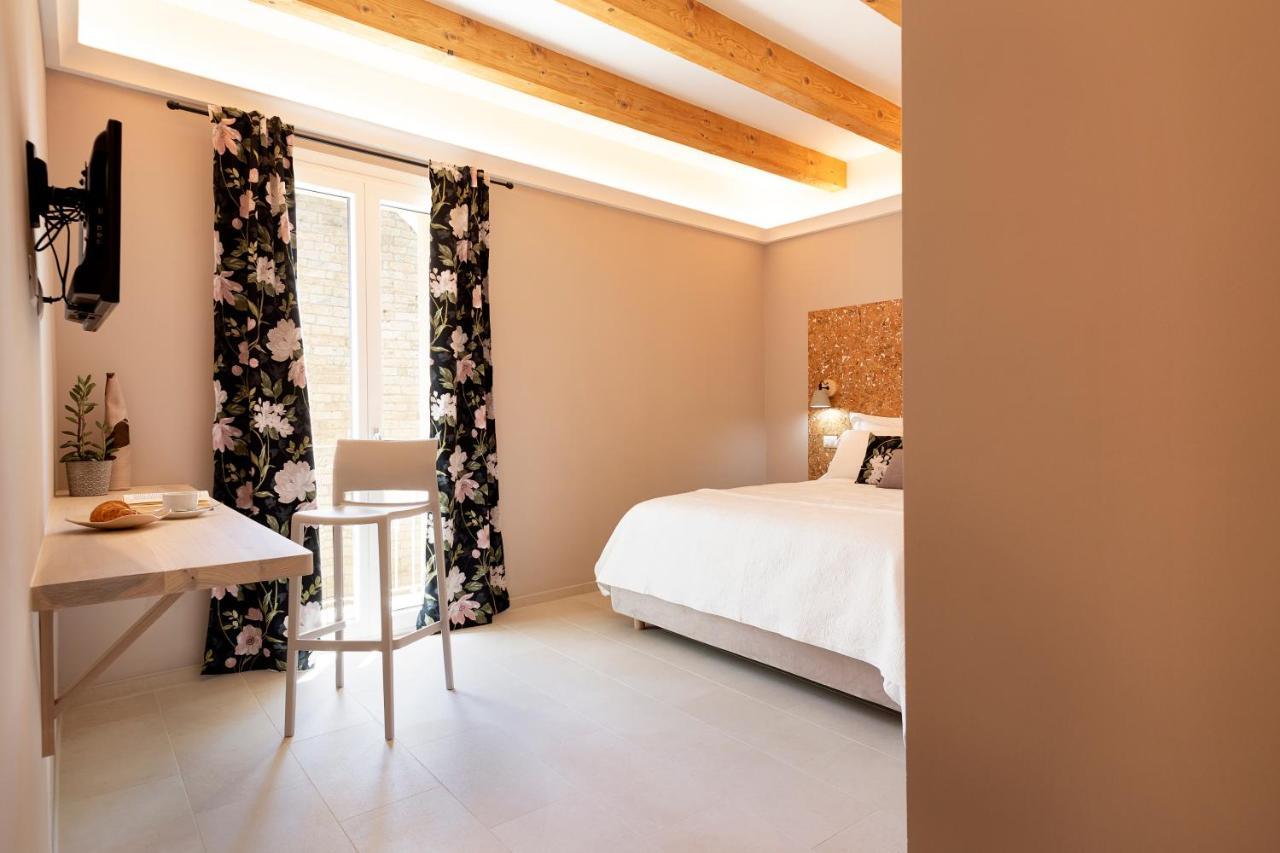 La Via Rooms And Terrace Olbia Exterior foto